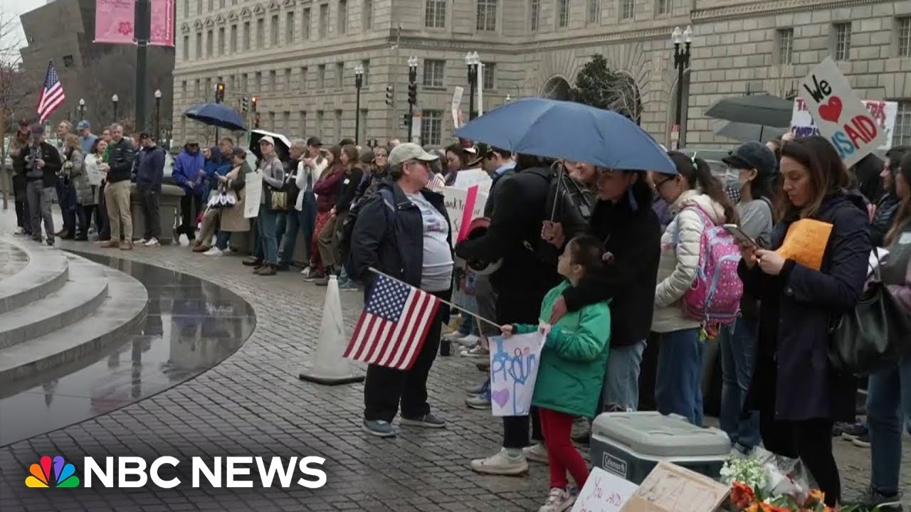 USAID employees given 15 minutes to clear desks