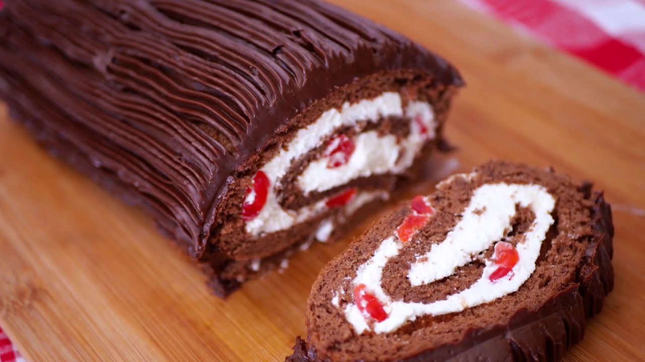 Pionono de chocolate. Arrollado de chocolate con crema