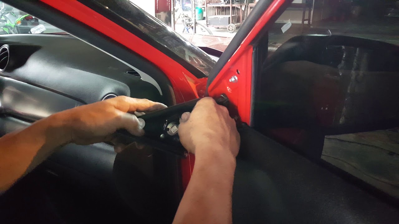 Suzuki vitara 2018 / front door panel removal / jeff tan tutorial