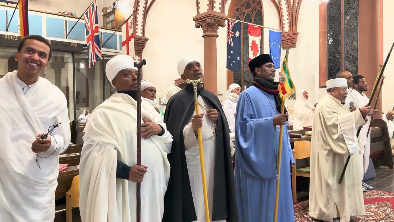 የዐቢይ ጾም ምቅናይ በሊቃውንቱ በቀኝ እና በግራ ሲዘመም