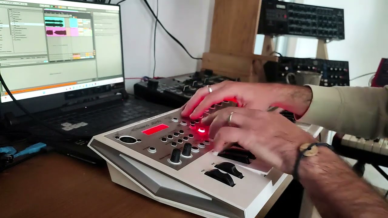 House jam with my Roland JDXI