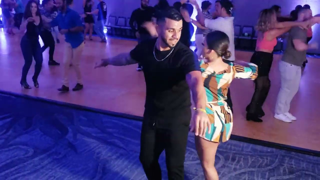 Jhoana Palhua y Ernesto Bulnes - Salsa