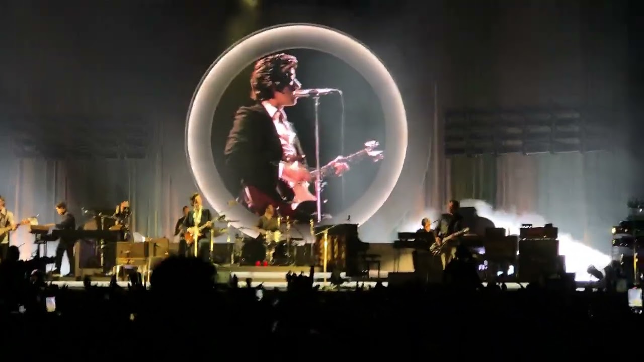 Arctic Monkeys - Fluorescent Adolescent @ Madrid