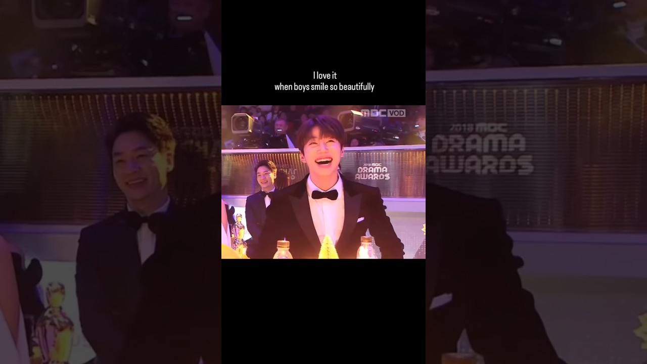 That damn smile 😍 #leejunyoung #koreanactor #viral #shorts