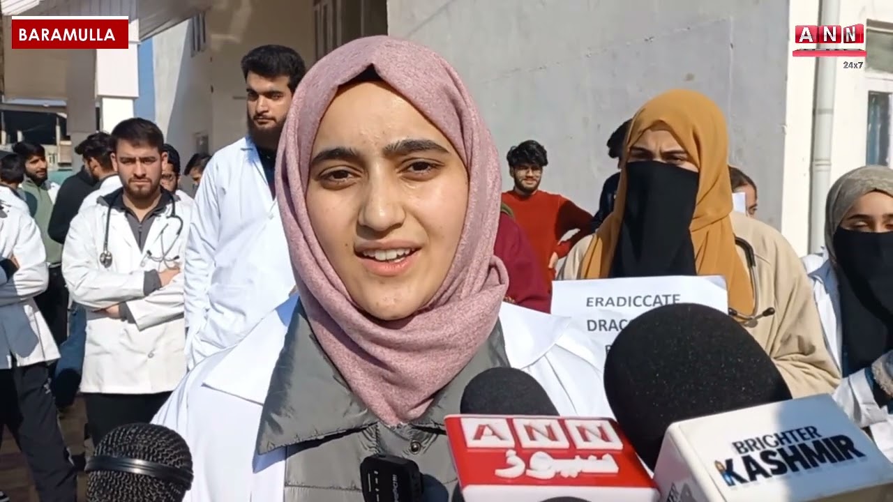 MBBS Students Protest at GMC Baramulla, Demand Restoration of SRO 49 for OM Doctors