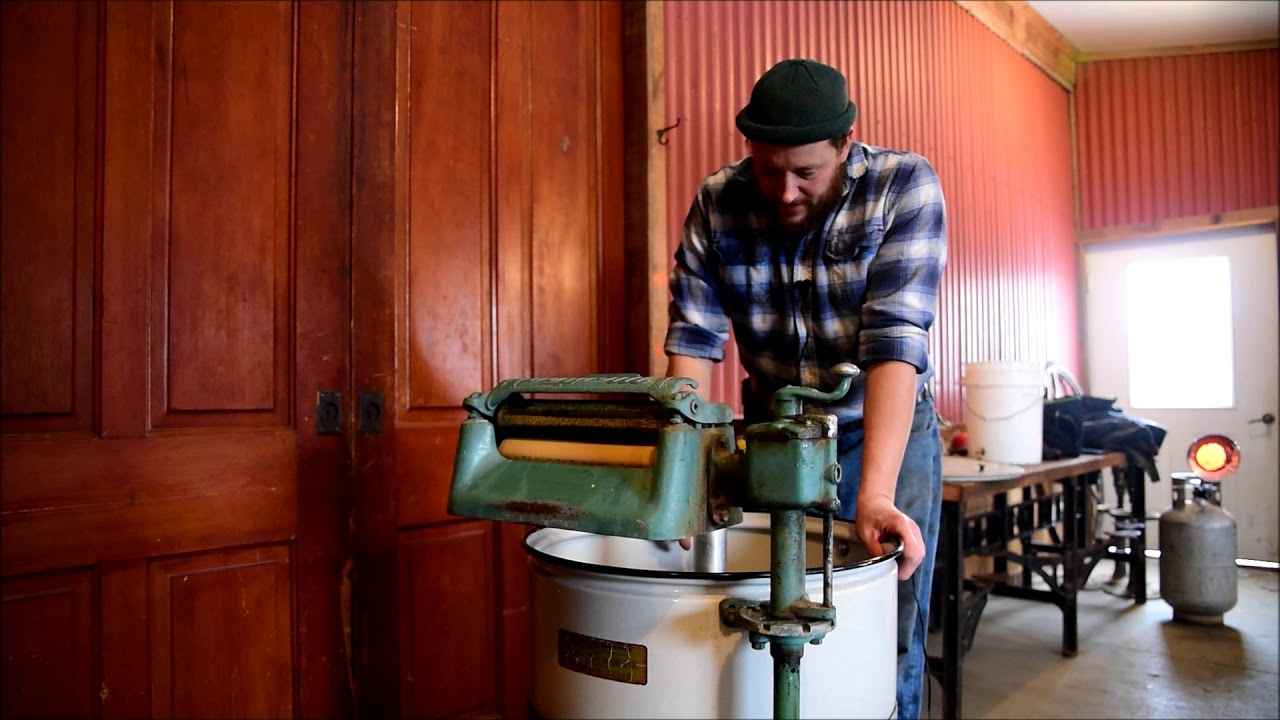1934 Antique Vintage Maytag Ringer Washing Machine - Test Run