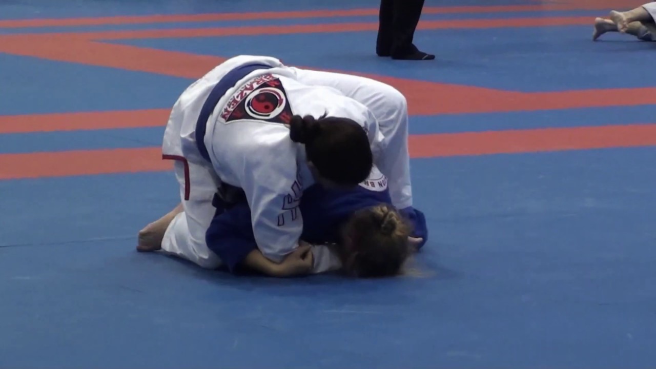 Gillian Davis IBJJF - Female Blue Belt - Bow and Arrow Choke Submission