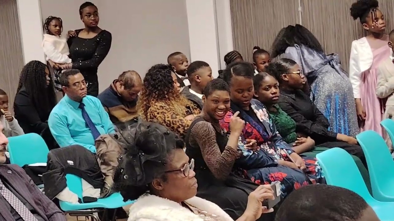 Réveillon 2025 - SR MEDA KYRIA ET LES ENFANTS | SCENETTE  ET CHANT SUR JONAS | SION TABERNACLE