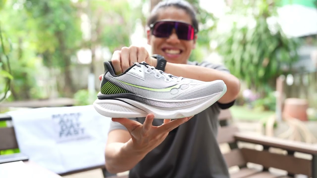 แกะกล่องรอรีวิวรองเท้าวิ่ง Saucony Endorphin Azura