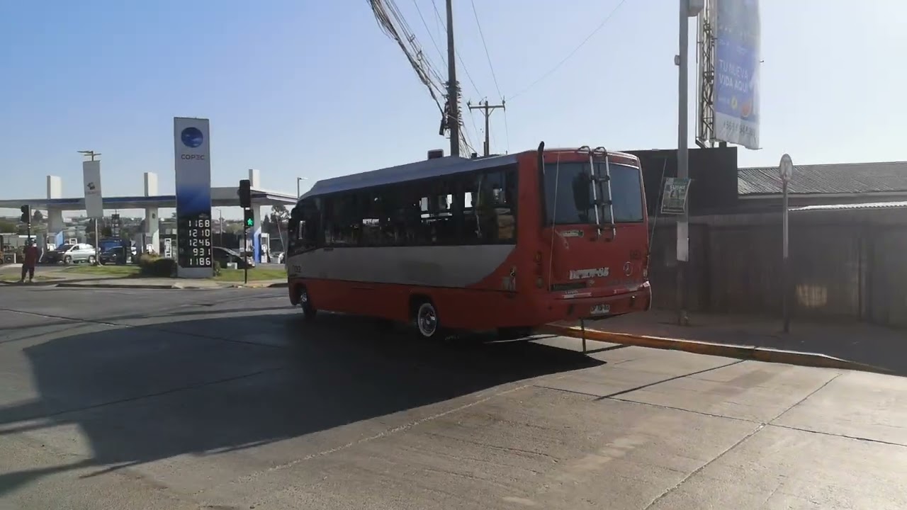 Bus de la empresa fenur línea 116 pasando por la calle Maturana 