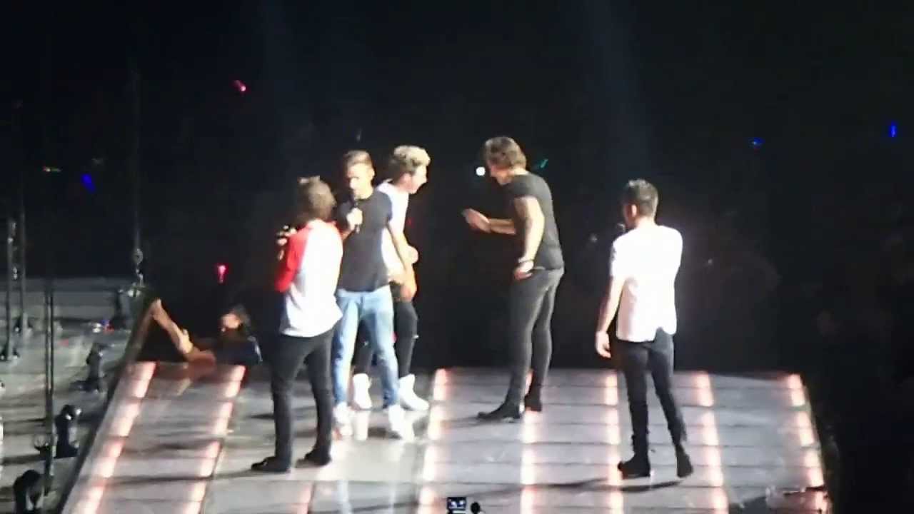 One Direction :TWITTER QUESTIONS ~ Brisbane 2013~