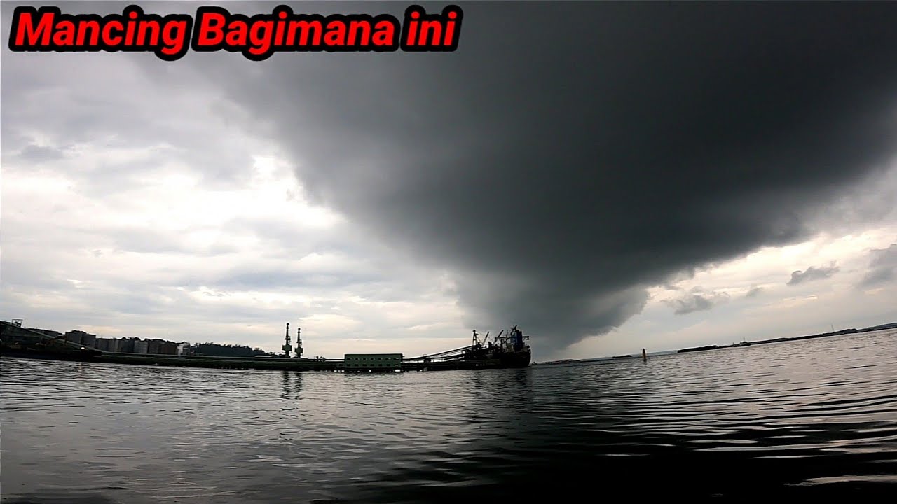 Tiba Tiba Saja Awan Hitam Gelap Muncul Pas Lagi Asik Asik Mancing