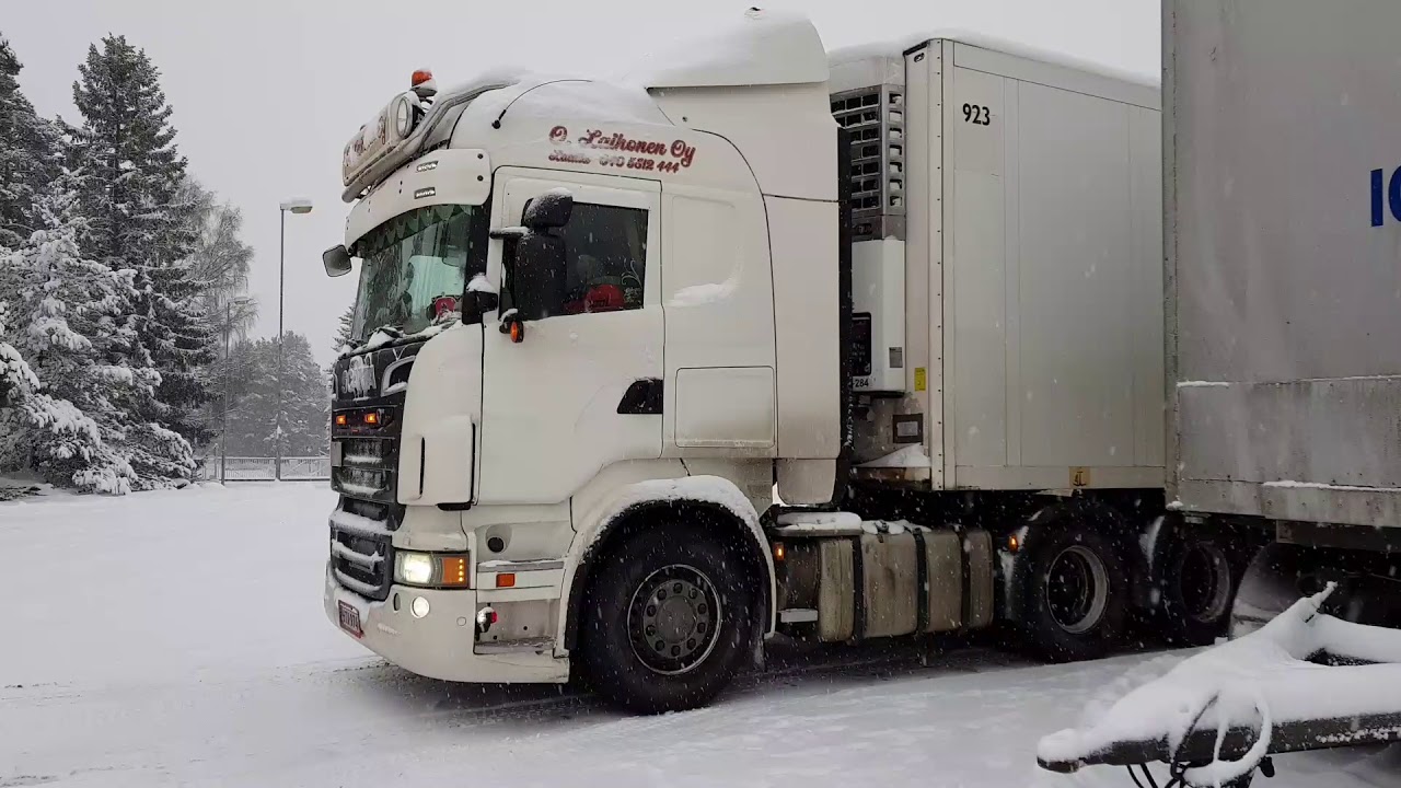 Kuorma-autonkuljettaja Tarutuuli Maikolan ty&ouml;p&auml;iv&auml;