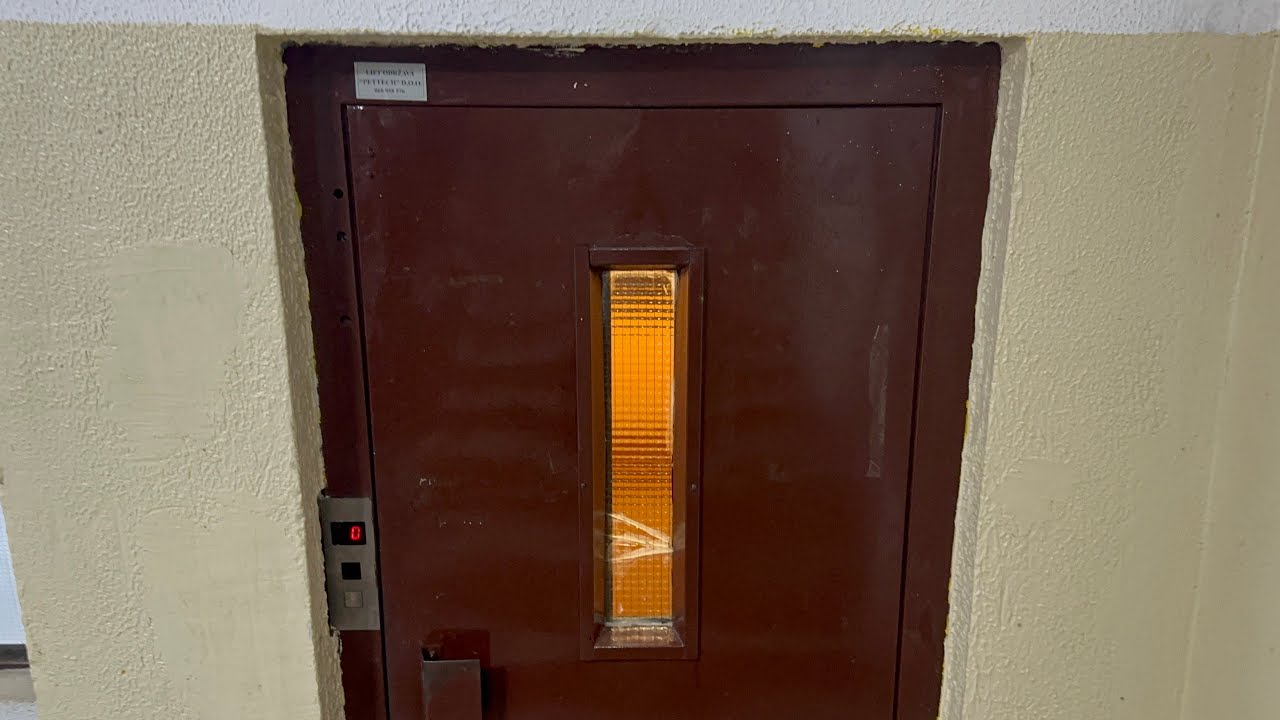 INTERESTING But RUN DOWN Modded Kоnčar Elevator @ Bratstva I Jedinstva, Podgorica, Montenegro