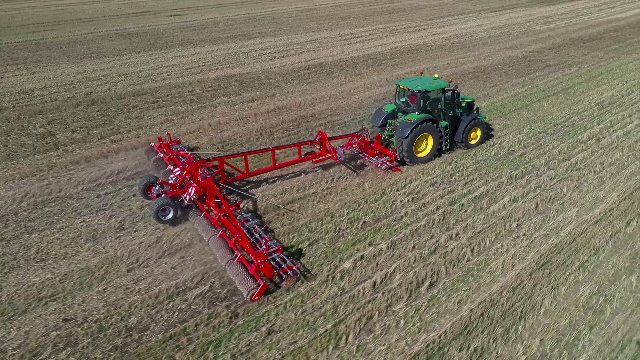 Guttler Magnum 1240 rollers working in Lincolnshire