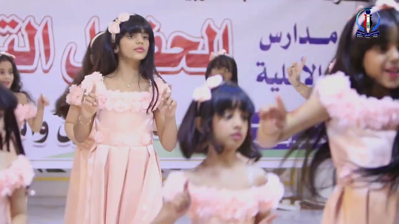 شاهد أجمل أنشودة ترحيبية من تقديم فراشات مدارس الأوائل الأهلية/المهرة لا تفوتوا هذا الأداء الرائع!