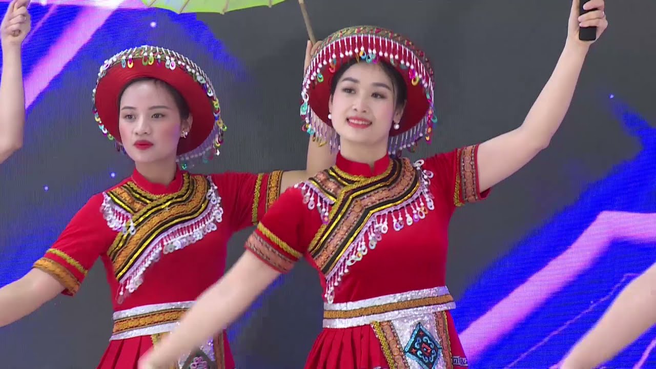 Nhà em ở lưng đồi