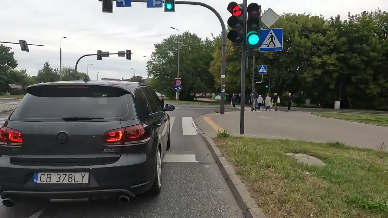 Szwederowo Bydgoszcz: po lewej Castorama grzejniki stalowe c22 300m KFC po czym Lidl Centrum Nurkowe