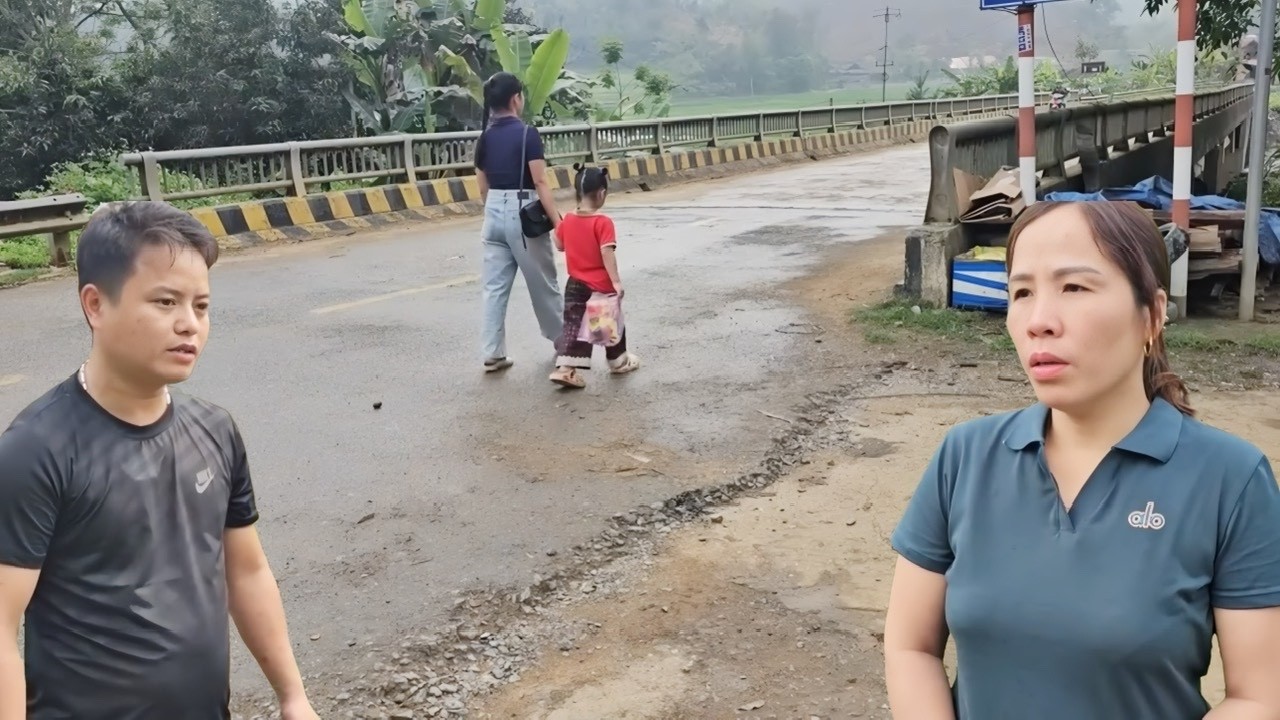 Linh suddenly took Luyen's daughter away, causing his mother to search everywhere for her