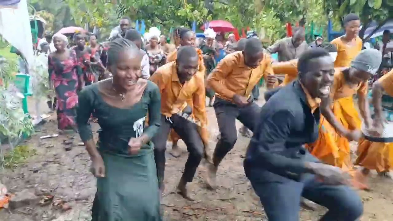 ONA KANISA LA K.K.U.T linavyofariji msibani