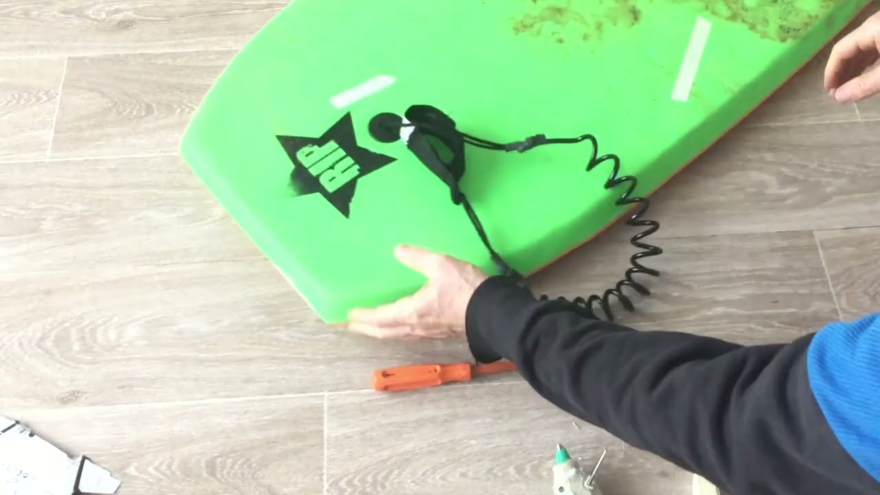 Je récupère un bodyboard RIP dans une benne