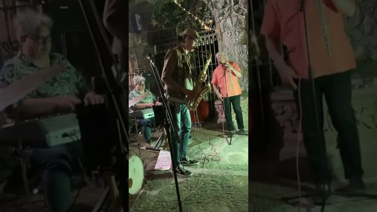 Saxophonist Alberto Robledo live