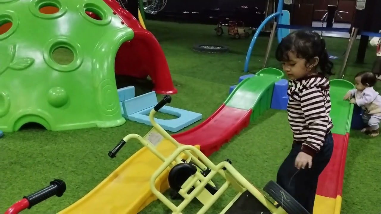Serunya Zizi di Playground 😍 Gemes Banget Ekspresinya |  Family Vlog Indonesia
