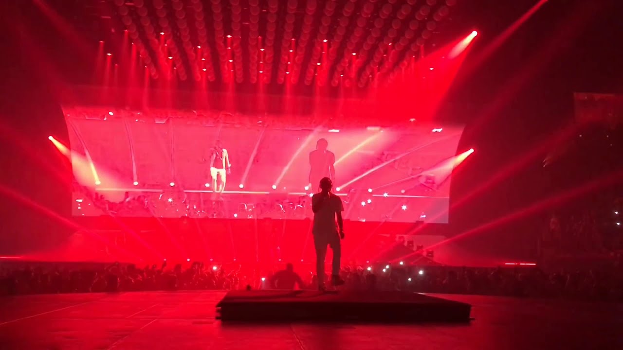 Travis Scott Falling in Autotune: The 360&deg; Experience