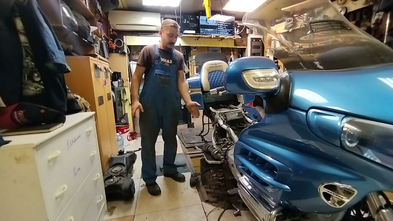 Устройство амортизатора Honda Gold Wing 1800