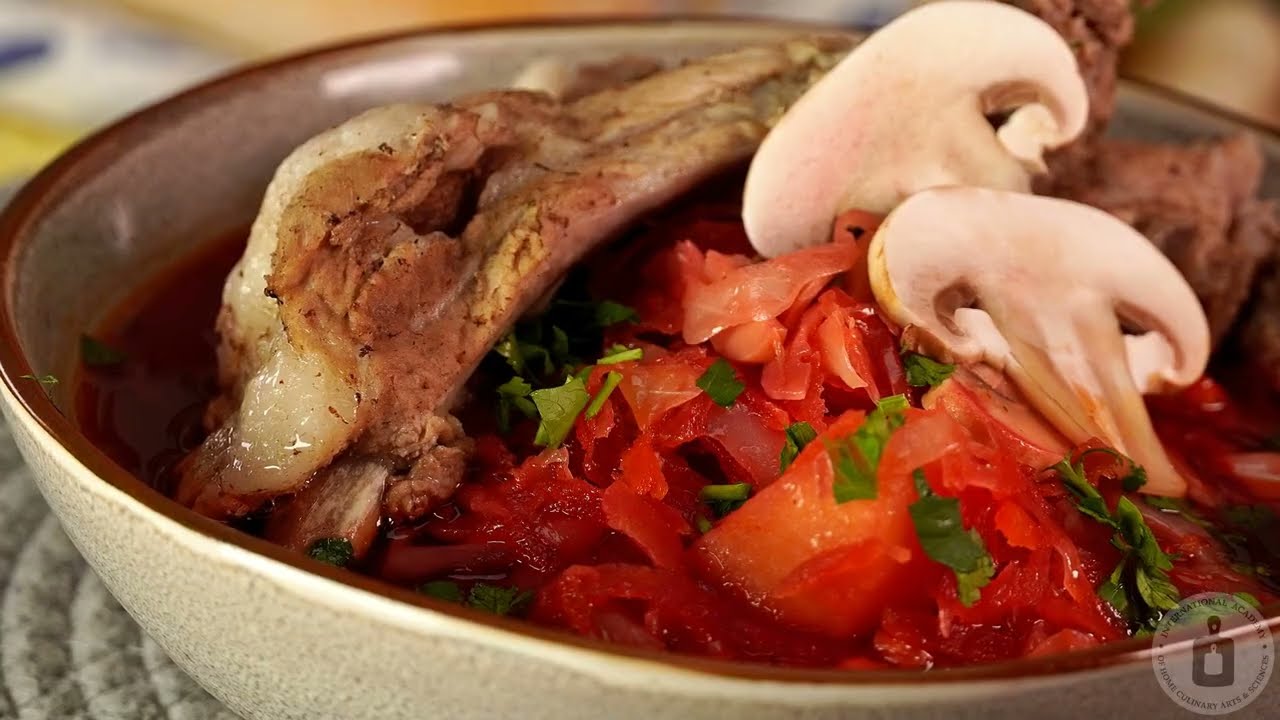 Сытный, ароматный, с кислинкой. БОРЩ НА СВИНЫХ РЁБРАХ С ШАМПИНЬОНАМИ, СВЕЖЕЙ И КВАШЕНОЙ КАПУСТОЙ