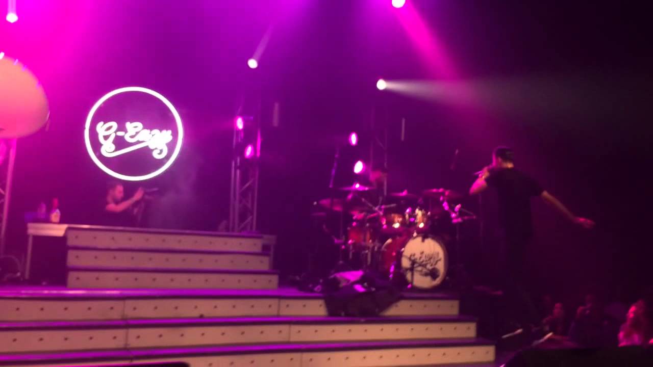 G-Eazy performs Almost Famous live in LA