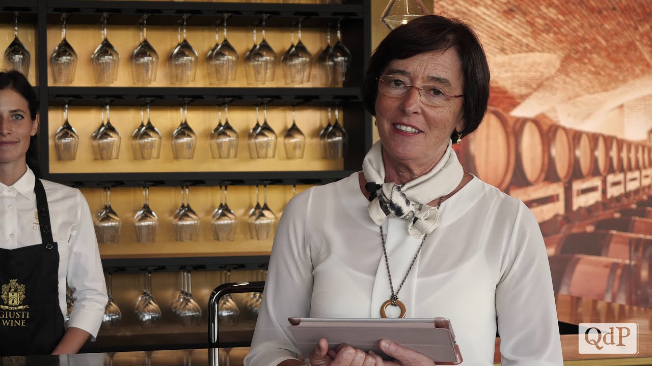 A ogni bevanda il suo bicchiere: come tenere il calice secondo il Galateo