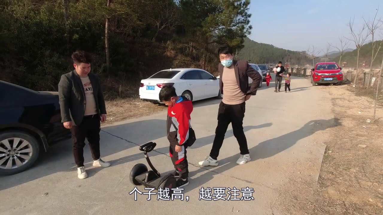 老男孩带侄女去放风筝，准备租辆沙滩车，100块钱20分钟直接放弃