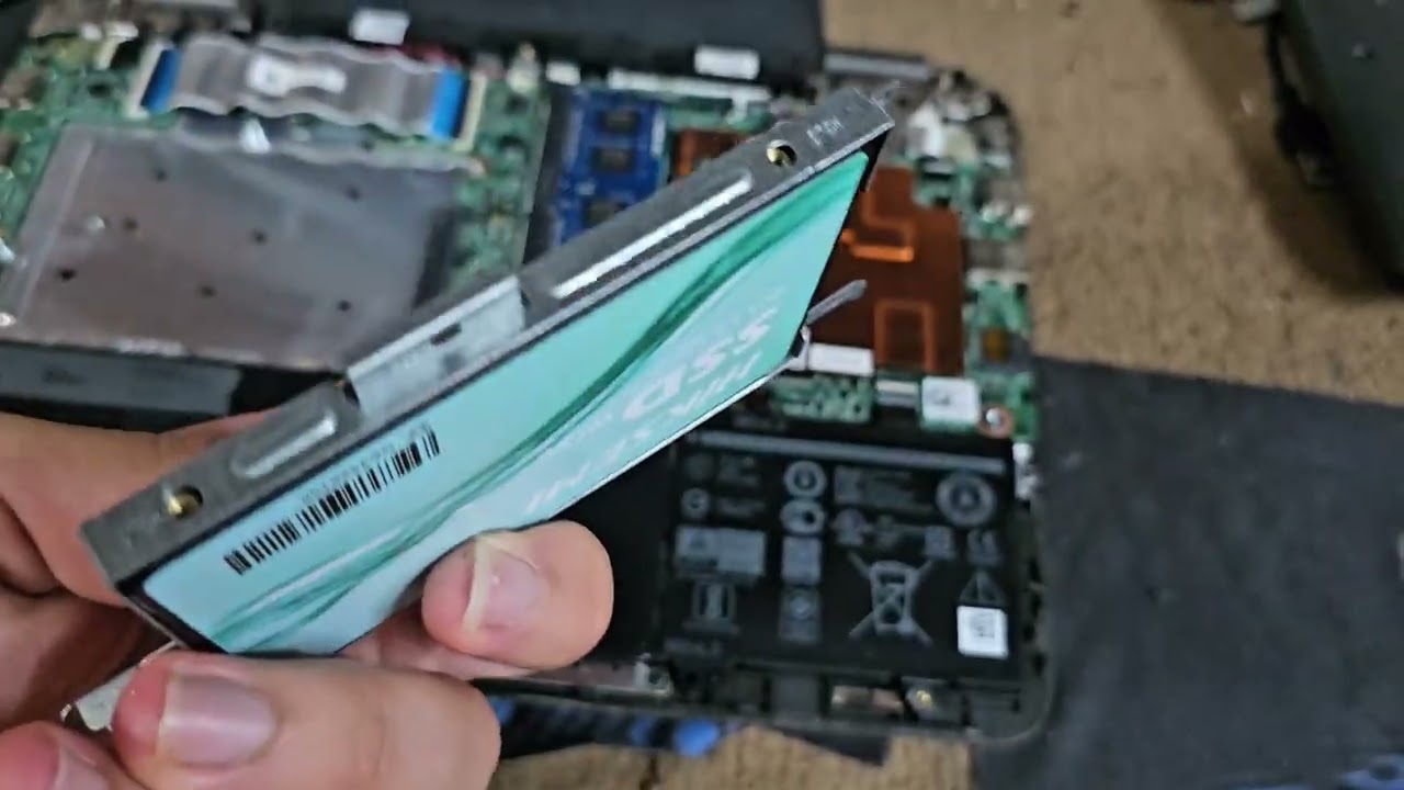 Como trocar o HD/SSD do Notebook Dell Inspiron P25T P25T001 