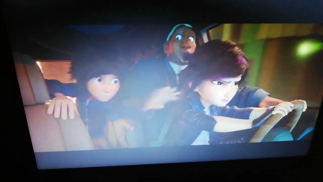 Hero e i suoi amici scappano dal cattivo - BIG HERO 6