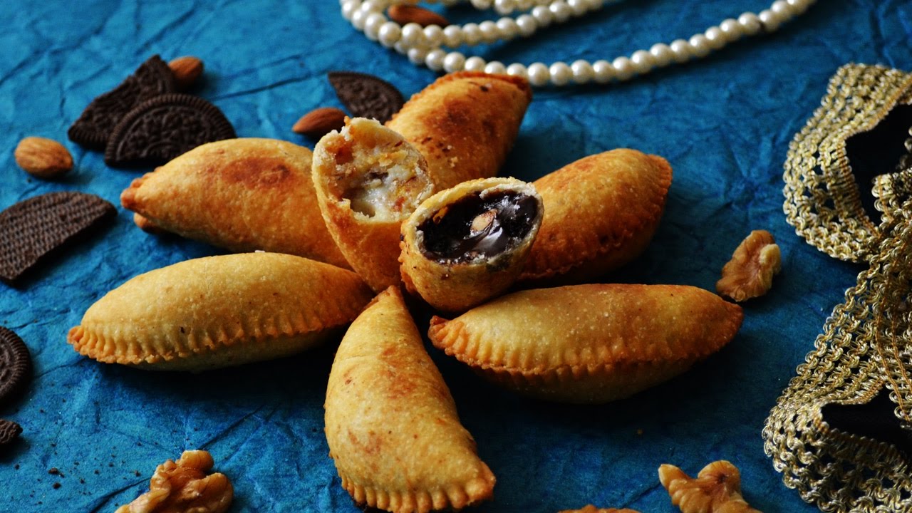 Unique Gujiya recipe - Chocolate and Rabdi Gujiya recipe - How to make best Gujiya on holi 2025