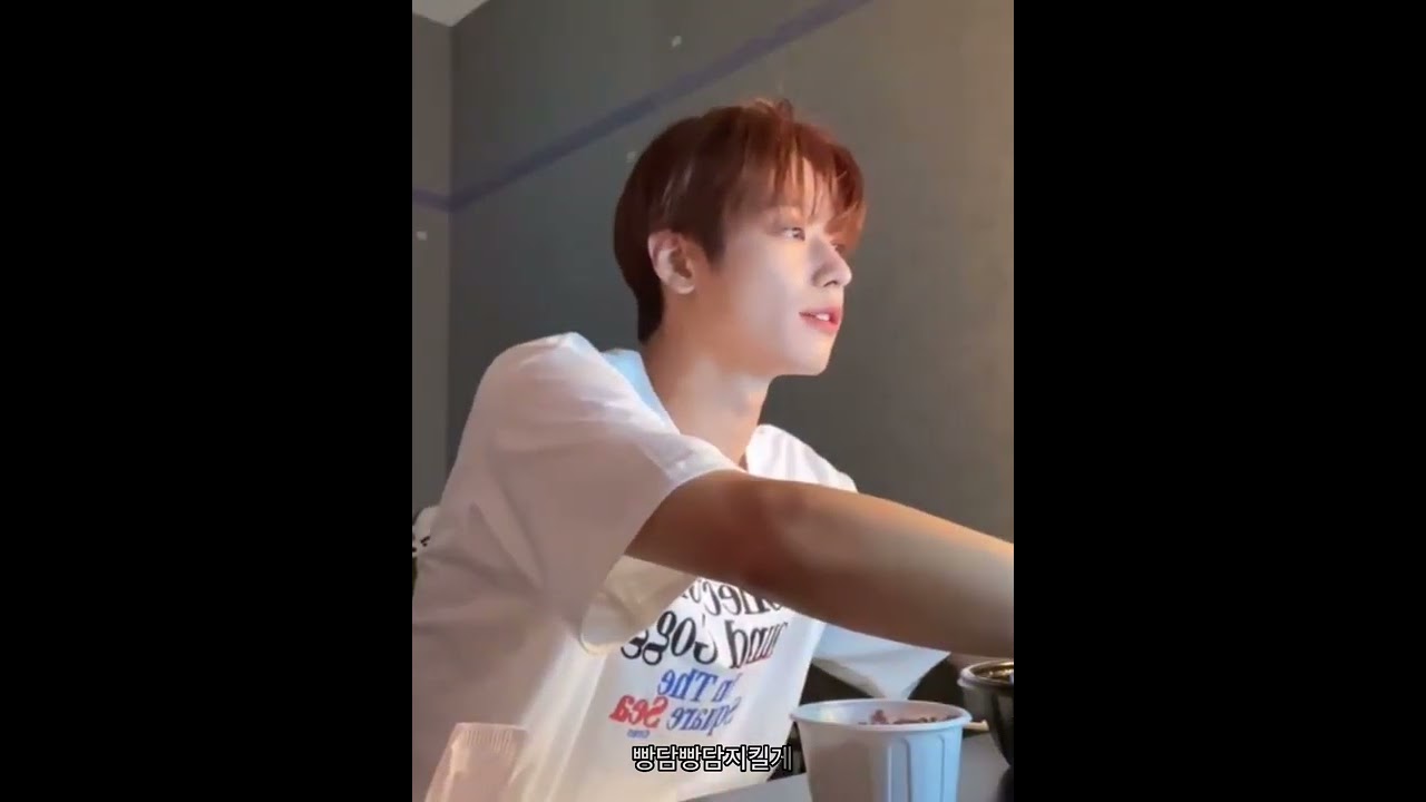 주연 진짜 계속 이렇게 힐끔힐끔 쳐다볼거야? 두근거려서 미치겠엌ㅋ큐ㅠㅠㅠㅠㅠㅠㅠ