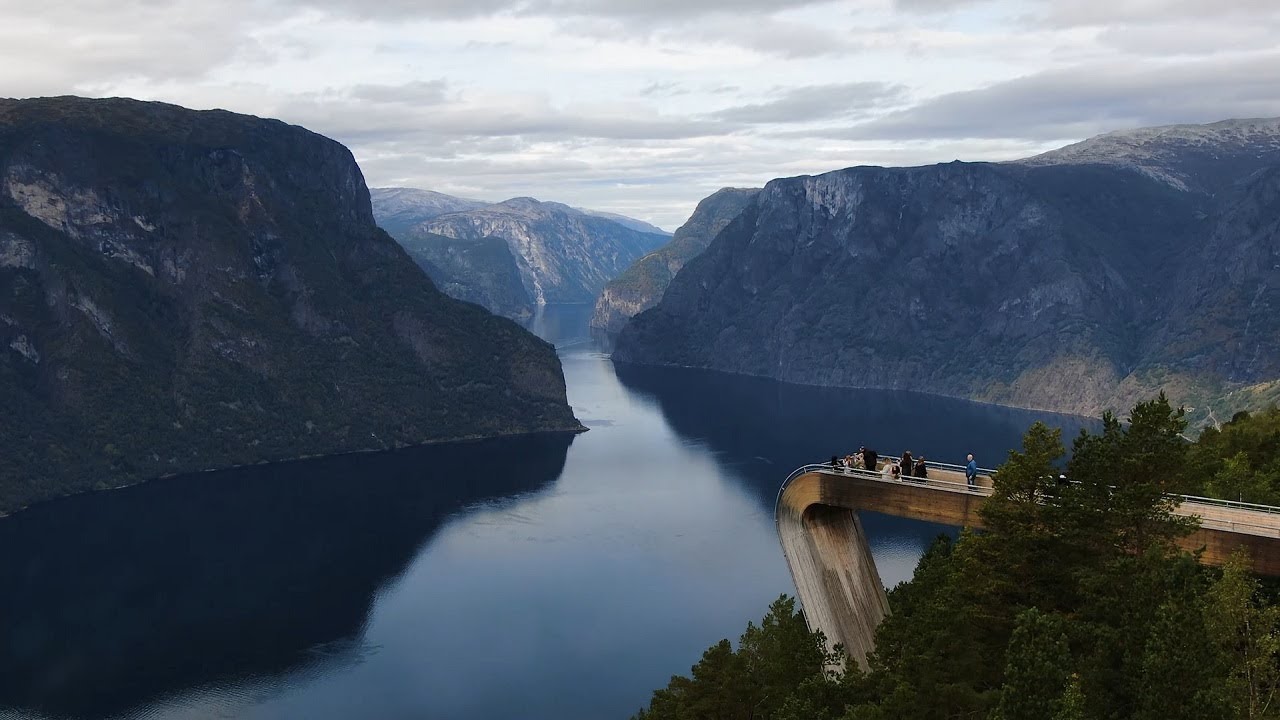 Guided tour and fjord cruise to N&aelig;r&oslash;yfjorden, Fl&aring;m and Stegastein viewpoint