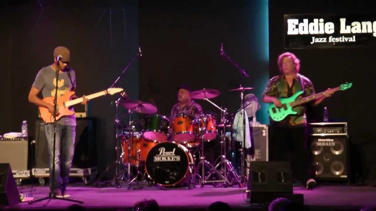 Greg Howe/Stu Hamm/Dennis Chambers live @ Eddie Lang Jazz Festival 2011 - Proto Cosmos (HD)