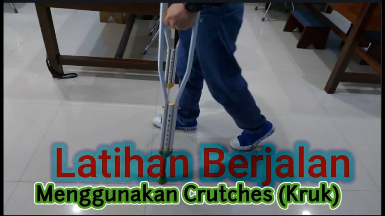 Latihan berjalan pasca operasi paha
