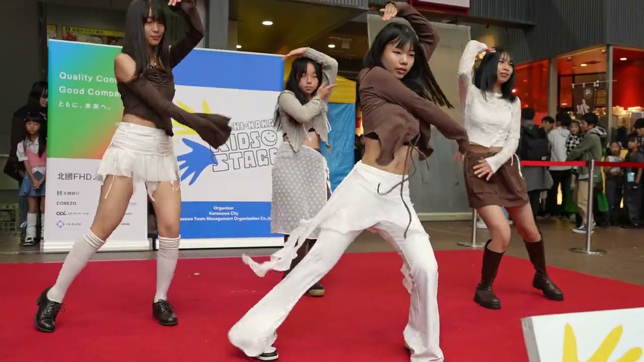 【4K60P】ダンススクールFLAG フレイバー 「EASY / LE SSERAFIM」@MACHI NAKA KIDS STAGE 近江町いちば館広場 2024/11/23