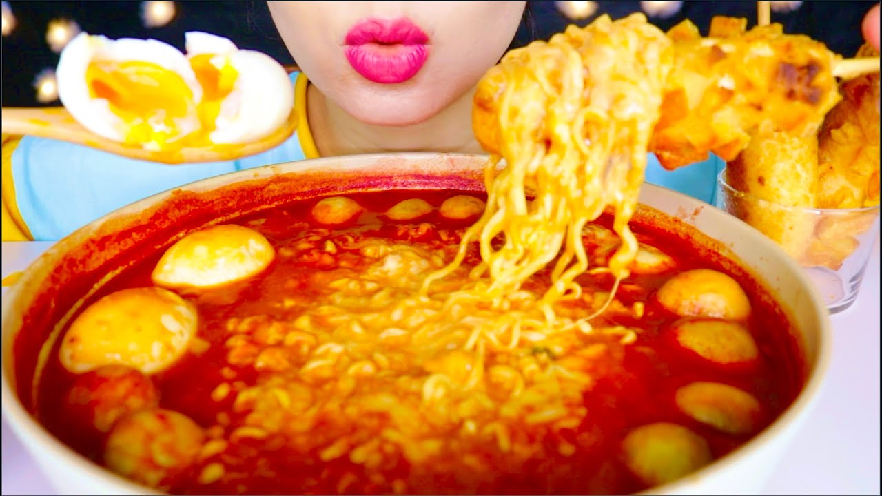 ASMR CHEESE MUSHROOM FIRE STEW SAMYANG NOODLES, SOFT EGG YOLKS, POTATO CORN DOG 火鸡面 咀嚼音 | 먹방