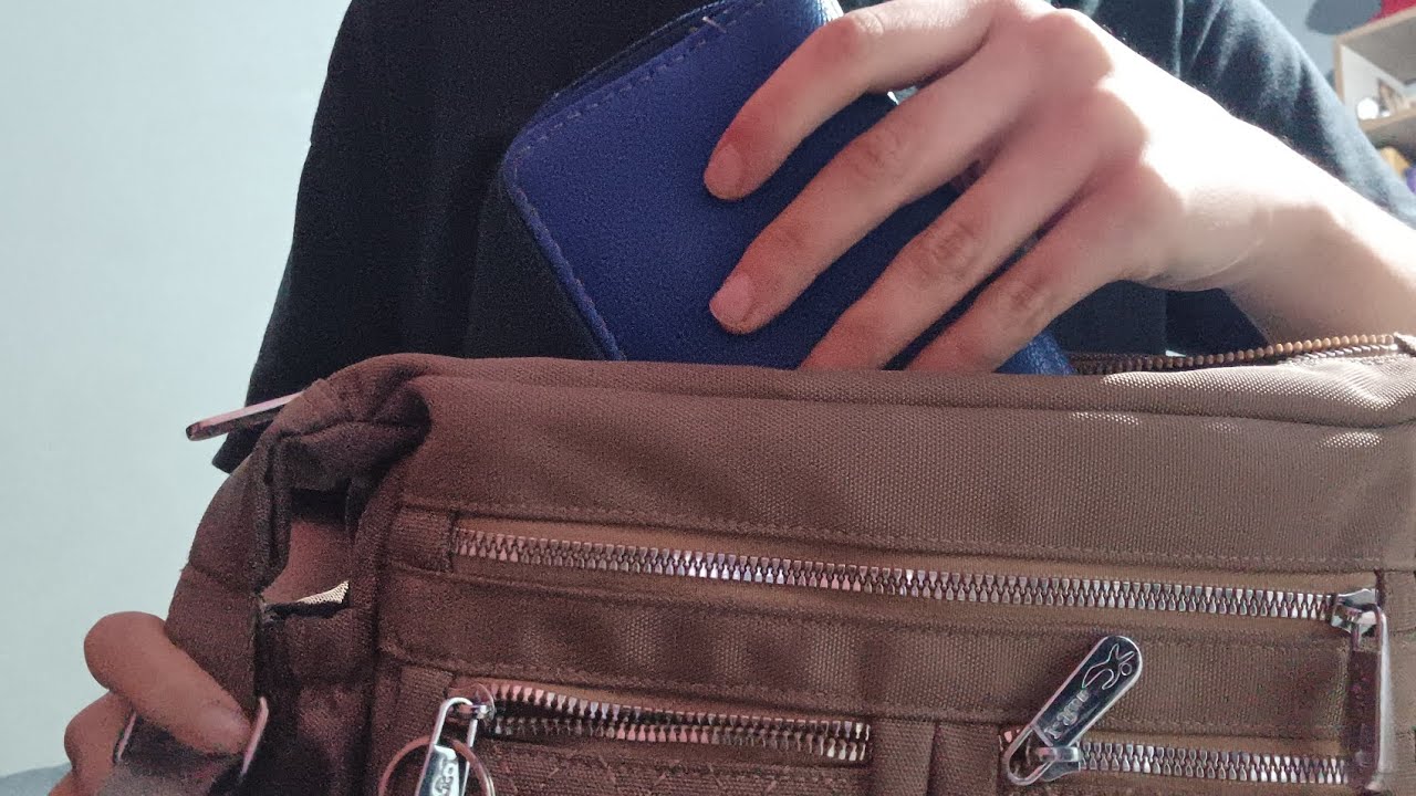 Asmr: what is in my bag!!