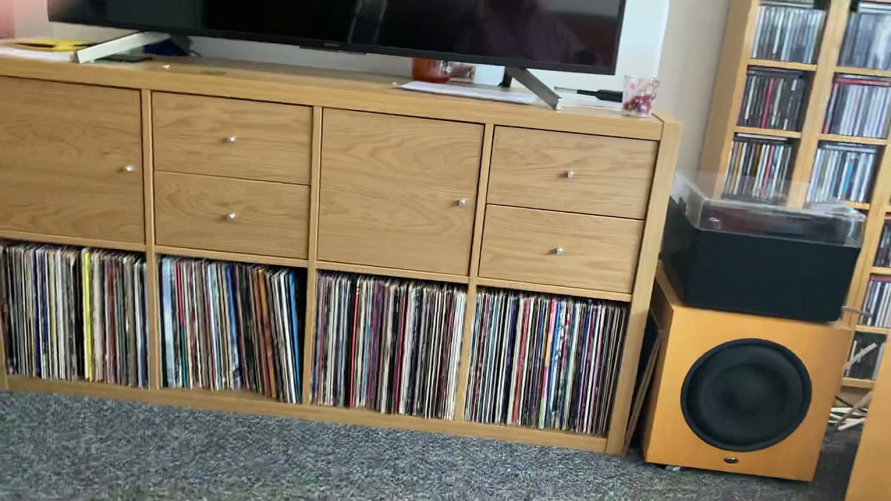 Linn LP12 playing Christopher Cross-Sailing.