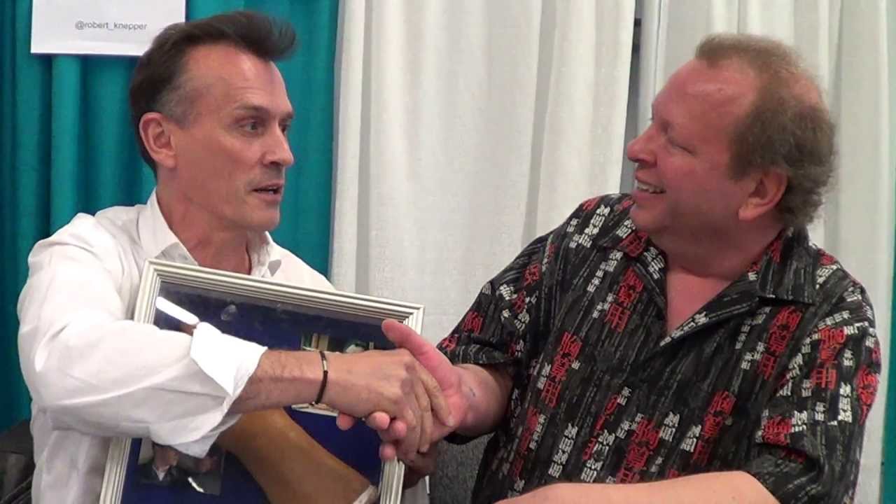 Robert Knepper from Prison Break T-Bag  Vancouver Expo  2013 about prosthetic hand