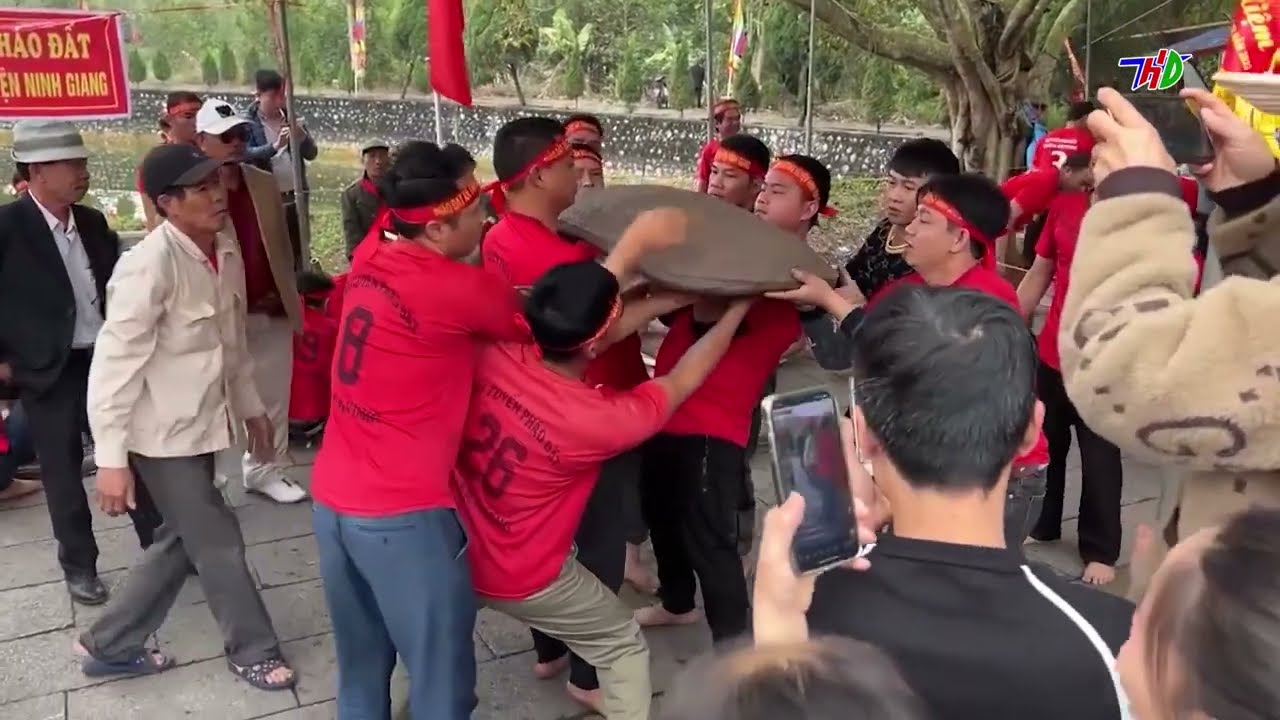 Người dân xã Tân Hương, huyện Ninh Giang đam mê pháo đất