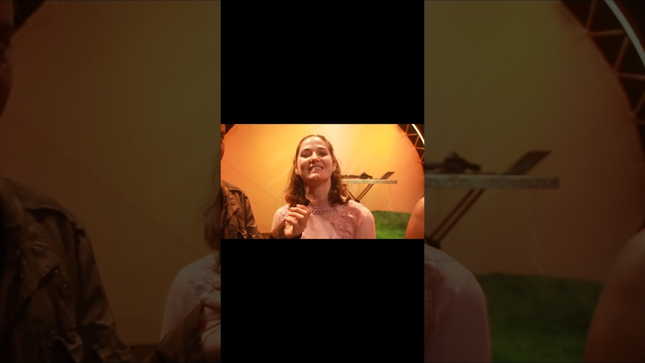 Carolina Cano invita a ver la obra Como te gusta en el teatro Brit&aacute;nico