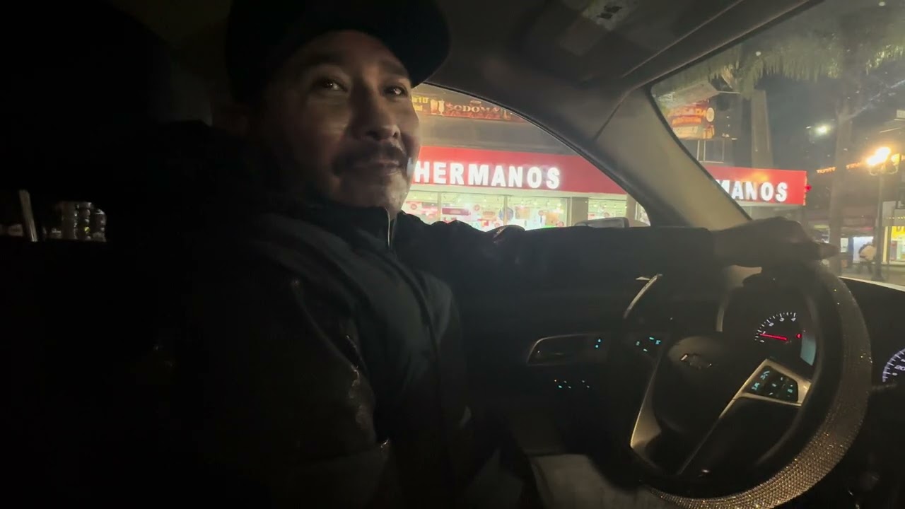 Paseando por las calles de Tijuana de noche 😜