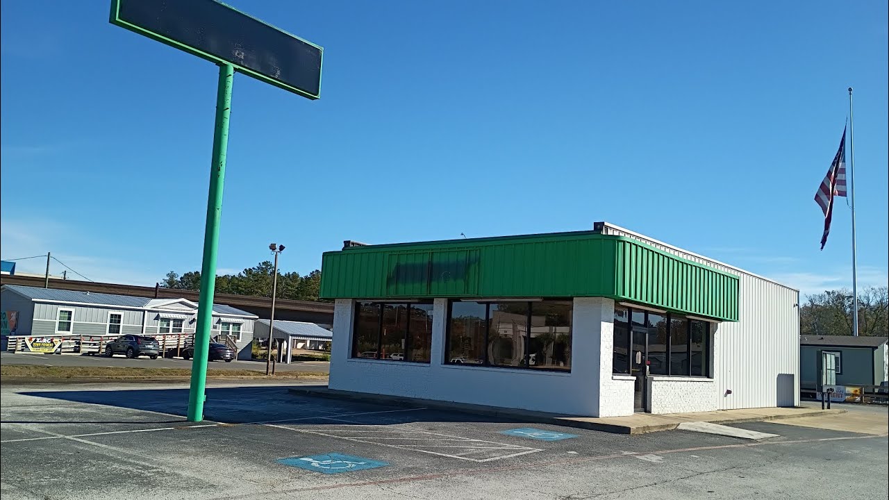ABANDONED SUBWAY!!! Everything left inside - Nacogdoches, TX