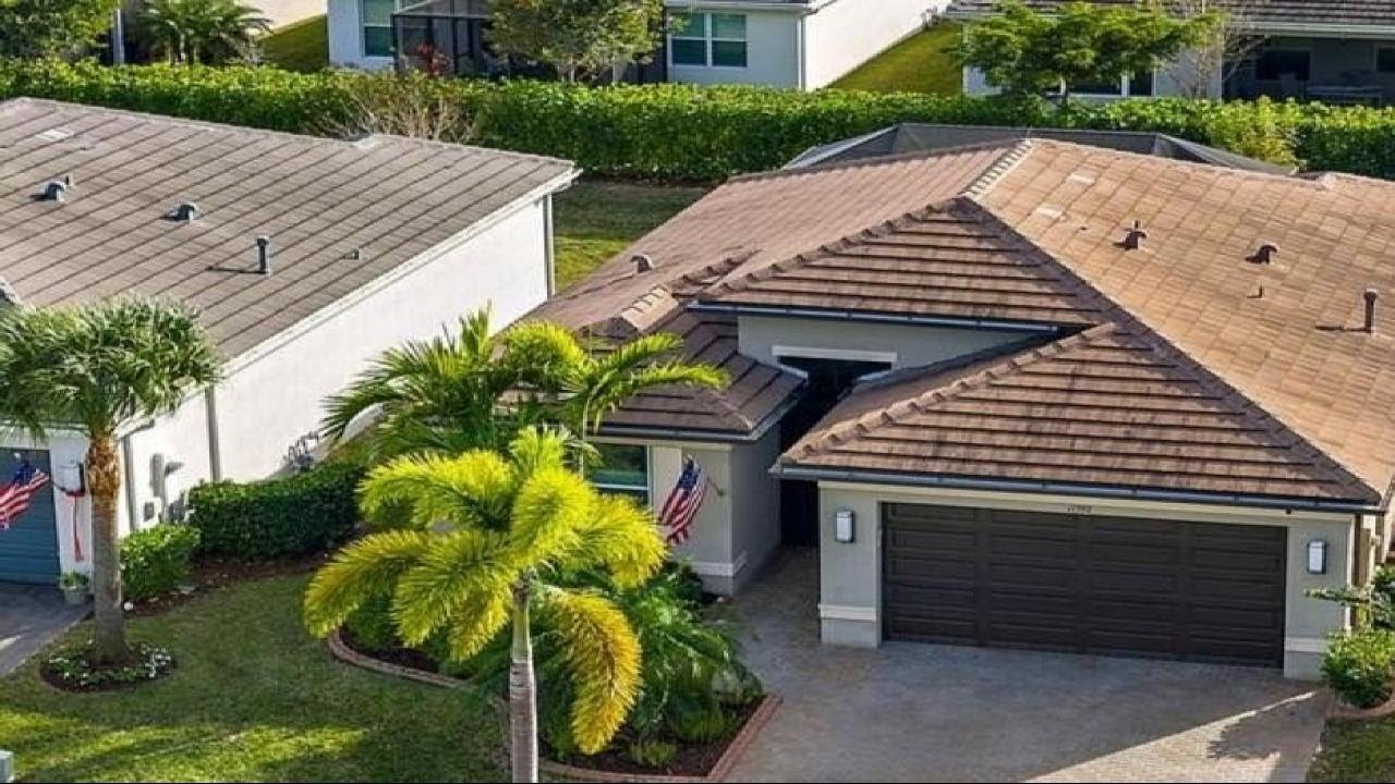11392 SW Carlisle Crossing Avenue, Port Saint Lucie, FL Presented by Adena Williams.